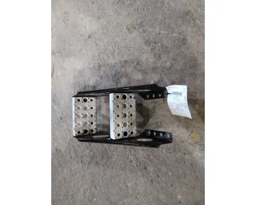 FREIGHTLINER CASCADIA 126 FRAME STEP
