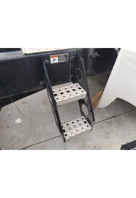 FREIGHTLINER CASCADIA 126 FRAME STEP