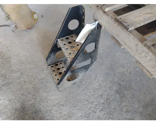 FREIGHTLINER CASCADIA 126 FRAME STEP