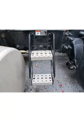 FREIGHTLINER CASCADIA 126 FRAME STEP