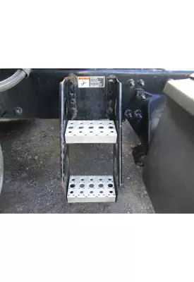 FREIGHTLINER CASCADIA 126 FRAME STEP