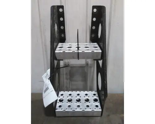 FREIGHTLINER CASCADIA 126 FRAME STEP