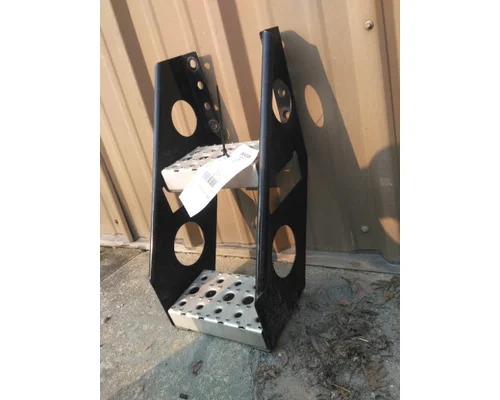 FREIGHTLINER CASCADIA 126 FRAME STEP