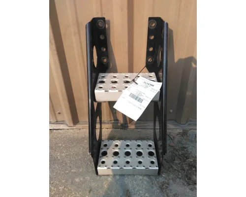 FREIGHTLINER CASCADIA 126 FRAME STEP