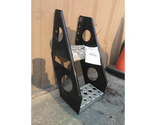 FREIGHTLINER CASCADIA 126 FRAME STEP