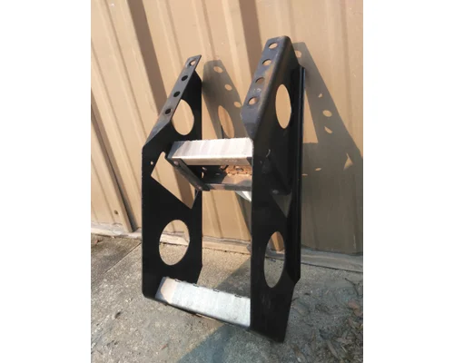 FREIGHTLINER CASCADIA 126 FRAME STEP