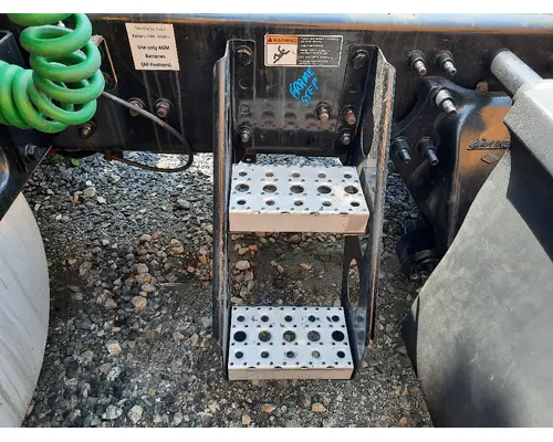 FREIGHTLINER CASCADIA 126 FRAME STEP