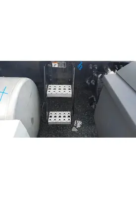 FREIGHTLINER CASCADIA 126 FRAME STEP