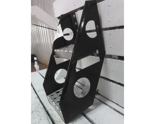 FREIGHTLINER CASCADIA 126 FRAME STEP
