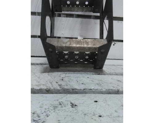 FREIGHTLINER CASCADIA 126 FRAME STEP