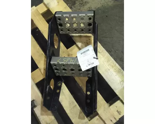 FREIGHTLINER CASCADIA 126 FRAME STEP