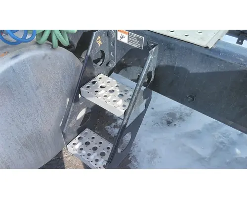 FREIGHTLINER CASCADIA 126 FRAME STEP
