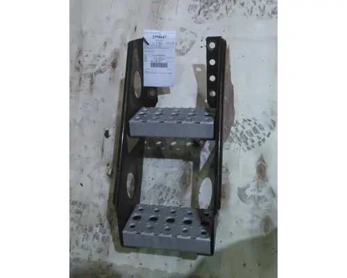 FREIGHTLINER CASCADIA 126 FRAME STEP