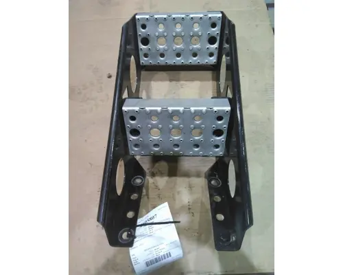 FREIGHTLINER CASCADIA 126 FRAME STEP