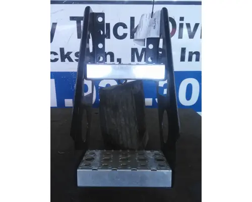 FREIGHTLINER CASCADIA 126 FRAME STEP