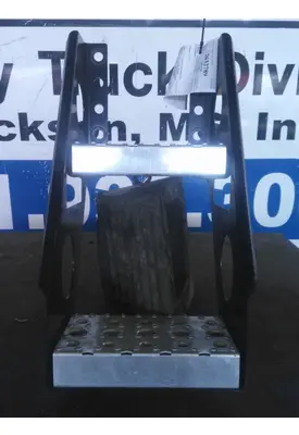 FREIGHTLINER CASCADIA 126 FRAME STEP