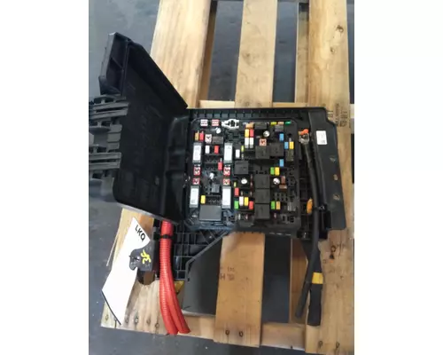 FREIGHTLINER CASCADIA 126 FUSE BOX