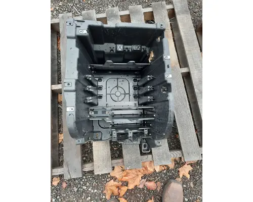 FREIGHTLINER CASCADIA 126 FUSE BOX