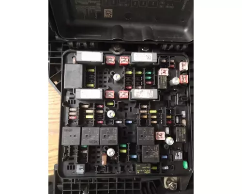 FREIGHTLINER CASCADIA 126 FUSE BOX