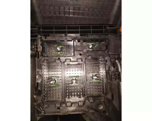 FREIGHTLINER CASCADIA 126 FUSE BOX