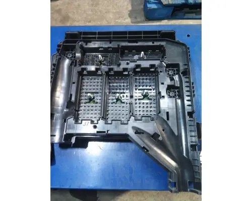 FREIGHTLINER CASCADIA 126 FUSE BOX