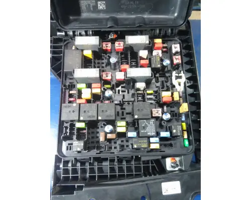 FREIGHTLINER CASCADIA 126 FUSE BOX