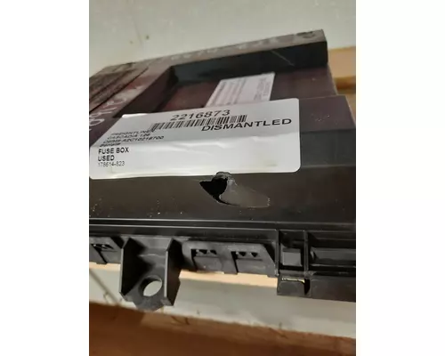 FREIGHTLINER CASCADIA 126 FUSE BOX