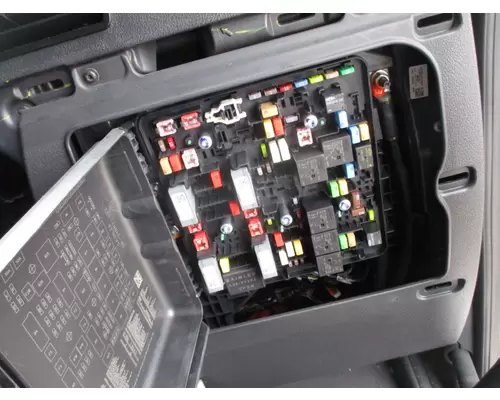 FREIGHTLINER CASCADIA 126 FUSE BOX