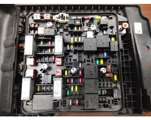 FREIGHTLINER CASCADIA 126 FUSE BOX
