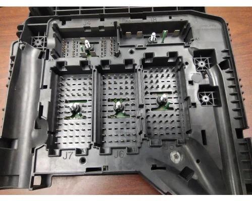 FREIGHTLINER CASCADIA 126 FUSE BOX