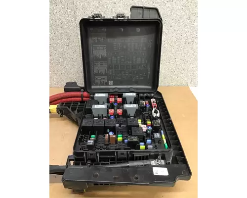 FREIGHTLINER CASCADIA 126 FUSE BOX