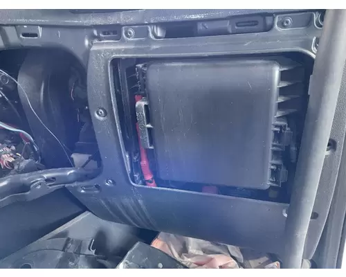 FREIGHTLINER CASCADIA 126 FUSE BOX