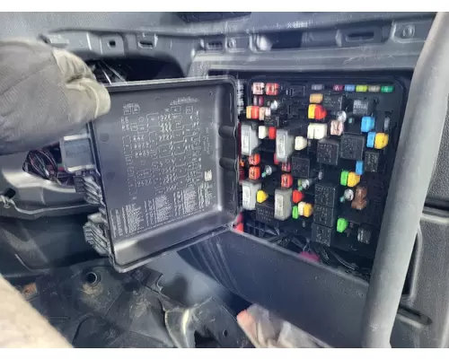 FREIGHTLINER CASCADIA 126 FUSE BOX