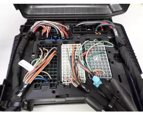 FREIGHTLINER CASCADIA 126 FUSE BOX