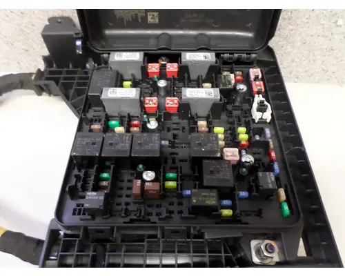 FREIGHTLINER CASCADIA 126 FUSE BOX