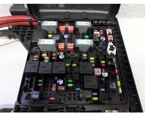FREIGHTLINER CASCADIA 126 FUSE BOX