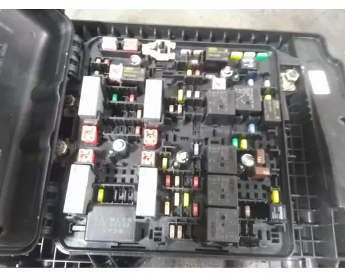 FREIGHTLINER CASCADIA 126 FUSE BOX