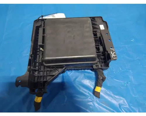 FREIGHTLINER CASCADIA 126 FUSE BOX