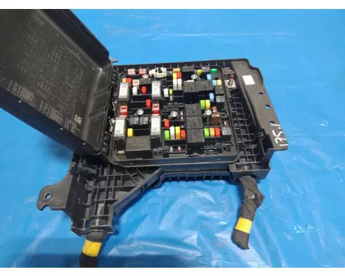FREIGHTLINER CASCADIA 126 FUSE BOX
