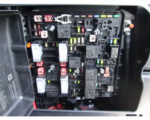 FREIGHTLINER CASCADIA 126 FUSE BOX