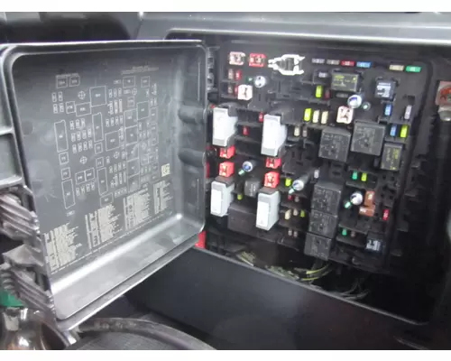 FREIGHTLINER CASCADIA 126 FUSE BOX