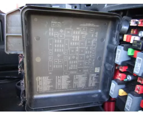 FREIGHTLINER CASCADIA 126 FUSE BOX