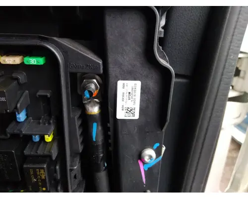 FREIGHTLINER CASCADIA 126 FUSE BOX