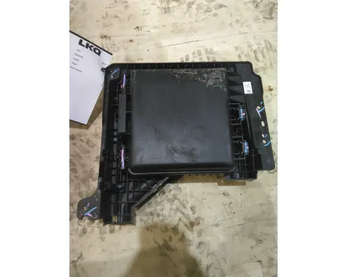 FREIGHTLINER CASCADIA 126 FUSE BOX