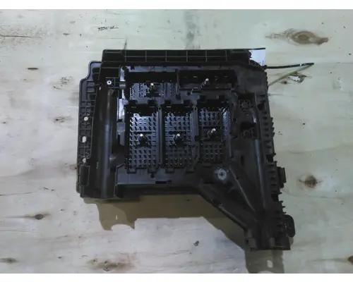 FREIGHTLINER CASCADIA 126 FUSE BOX