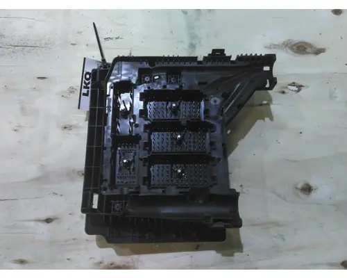 FREIGHTLINER CASCADIA 126 FUSE BOX