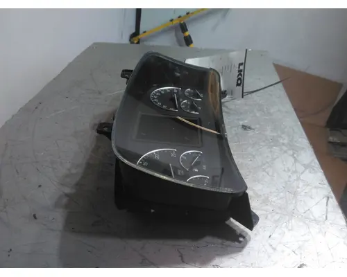 FREIGHTLINER CASCADIA 126 GAUGE CLUSTER