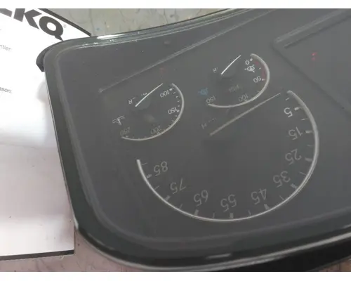FREIGHTLINER CASCADIA 126 GAUGE CLUSTER