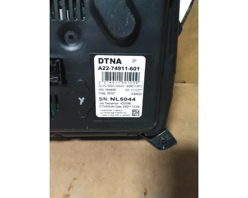 FREIGHTLINER CASCADIA 126 GAUGE CLUSTER