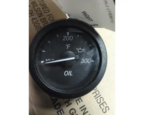 FREIGHTLINER CASCADIA 126 GAUGE OIL PRESSURE